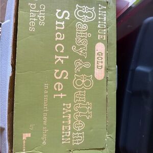 Daisy Antique Gold Snack Set‎